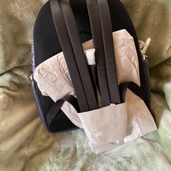 NWT COACH MGRM CT BKP NAVY. - Picture 9 of 9